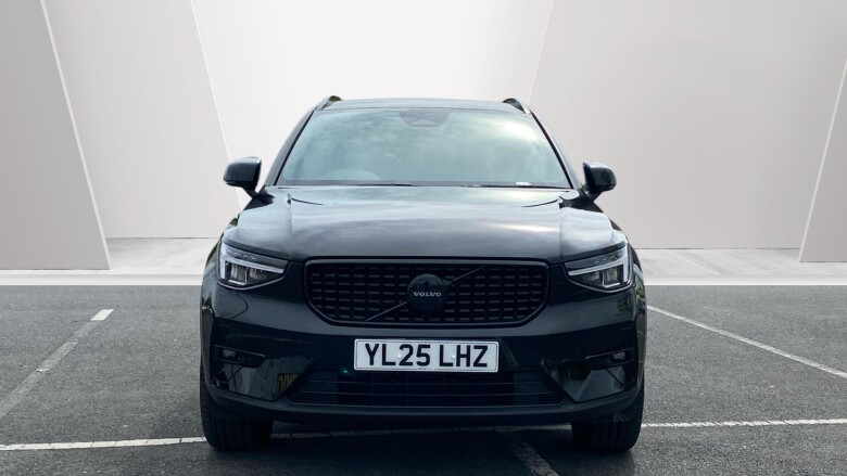 Volvo XC40 2.0 B4P Plus Black Edition 5dr Auto Petrol Estate